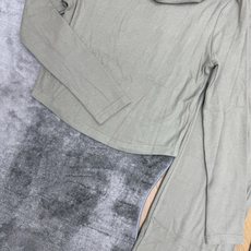 Miu家 26夏季新款 连帽休闲套装,柔糯亲肤针织面料,弹力舒适透气,短款分割线连帽上衣+高腰微喇长裤,精致小logo刺 Miu家 26夏季新款 连帽休闲套装,柔糯亲肤针织面料,弹力舒适透气,短款分割线连帽上衣+高腰微喇长裤,精致小logo刺