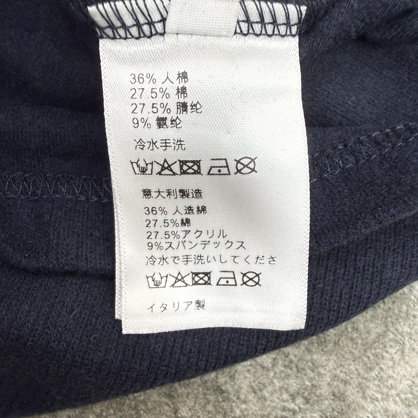 Miu家 26夏季新款 连帽休闲套装，柔糯亲肤针织面料，弹力舒适透气，短款分割线连帽上衣+高腰微喇长裤，精致小logo刺