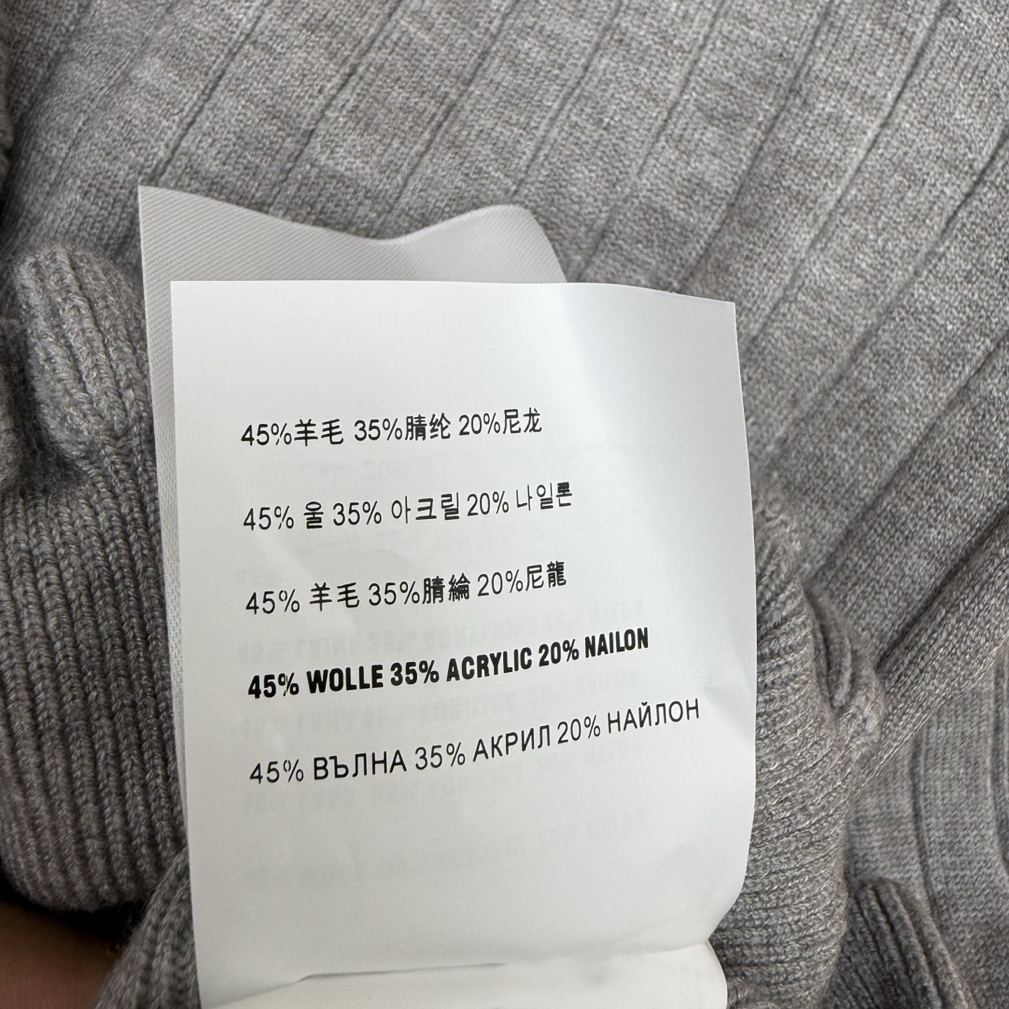 Miu家 26走求早秋新款 娃娃领针织上衣,竖坑条针织面料,弹力软糯,修身显瘦,经典娃娃领搭配格纹小蝴蝶结,甜妹氛围拉满 Miu家 26走求早秋新款 娃娃领针织上衣,竖坑条针织面料,弹力软糯,修身显瘦,经典娃娃领搭配格纹小蝴蝶结,甜妹氛围拉满