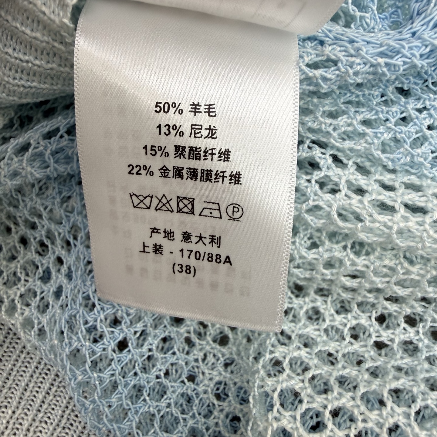 D家 26早秋新款 渐变镂空网眼针织罩衫，镂空网织面料，通透轻盈氛围感拉满，渐变条纹配色，衣身镶嵌细腻烫钻，暗处低调、光