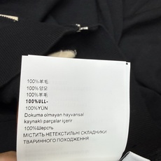 Miu家 26早秋新款 菱格半拉链针织开衫,软糯亲肤针织面料,上身舒适保暖,经典复古菱格撞色设计,焦糖+米白菱形图案,高 Miu家 26早秋新款 菱格半拉链针织开衫,软糯亲肤针织面料,上身舒适保暖,经典复古菱格撞色设计,焦糖+米白菱形图案,高