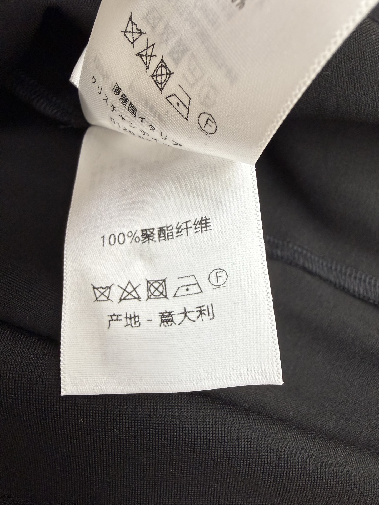 D家 26早秋新款 黑色无袖连衣裙 经典Polo翻领搭配半开金属拉链 简约利落 软糯面料舒适有型 后边白黑撞色织带+lo