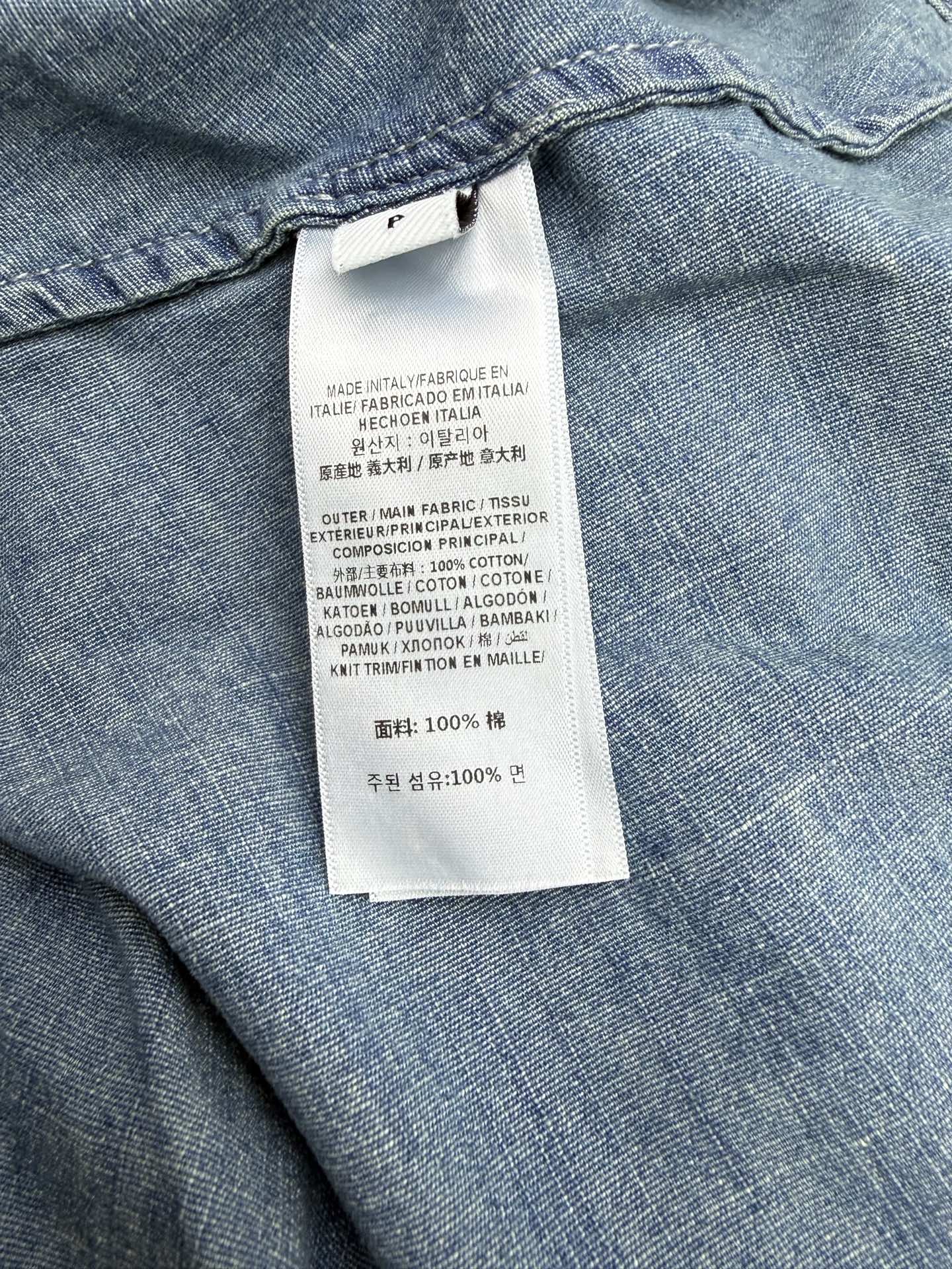 BUR家 26早秋新款 牛仔收腰连衣裙 采用水洗牛仔棉面料 质感柔软透气 中式小立领搭配半开排扣 短袖剪裁利落 胸口精致