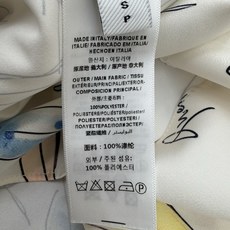 BUR家 26早秋新款 白色印花连衣裙 面料垂顺滑细腻 有光泽 白底铺满手绘羽毛印花 领口蝴蝶结飘带搭配双层荷叶边 增添 BUR家 26早秋新款 白色印花连衣裙 面料垂顺滑细腻 有光泽 白底铺满手绘羽毛印花 领口蝴蝶结飘带搭配双层荷叶边 增添