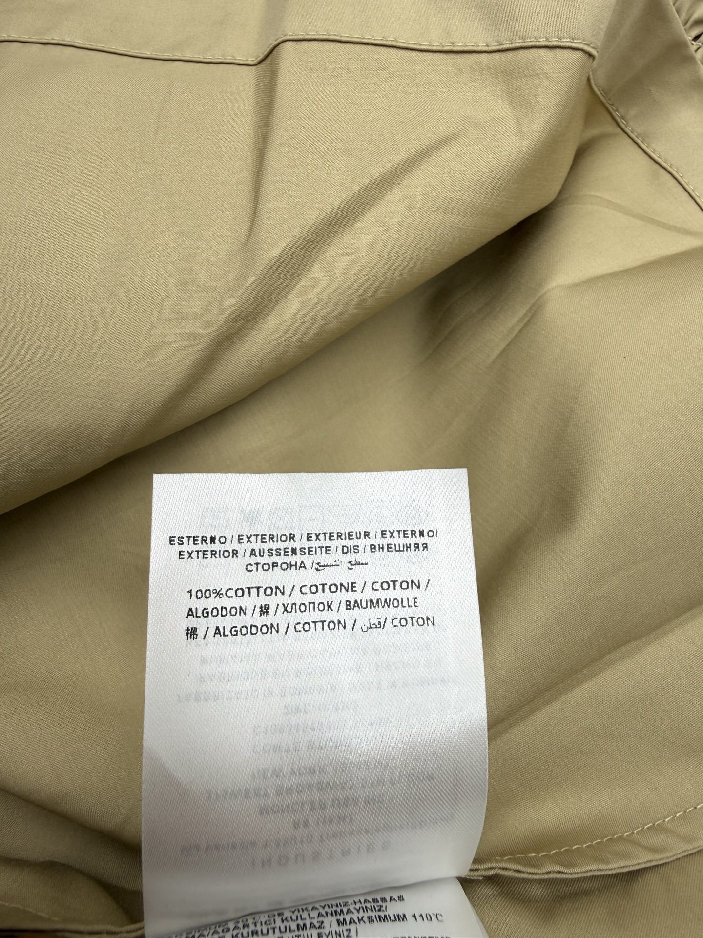 MO家 26早秋新款 卡其收腰衬衫连衣裙 经典翻领衬衫版型 一排黑色纽扣简约大气 腰部松紧打揽设计 自然收紧腰线 袖口柔