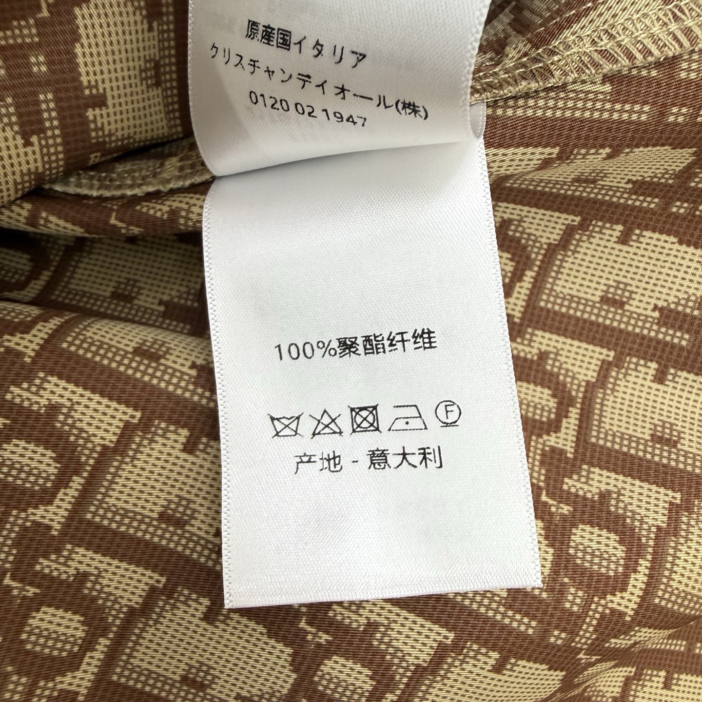 D家 2026早秋新款 内提花卡其色半裙 自带经典英伦复古氛围感 挺括顺滑的风衣专用内提花面料 版型利落不易皱 垂坠感出