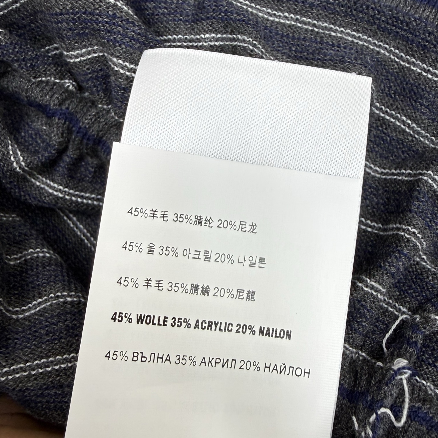 Miu家 26夏季新款 条纹抽绳短袖，轻薄条纹肌理面料，上身透气舒适，胸前叠绣品牌标识，低调精致，下摆双侧抽绳设计，可自