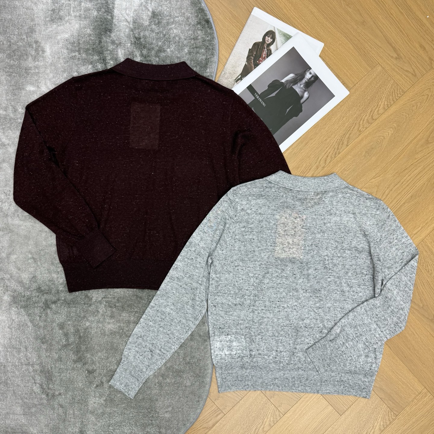 Miu家 26早秋新款 花纱Polo针织衫，花纱混纺针织面料，质感细腻软糯，经典Polo翻领，半开金属扣门襟，胸前品牌织