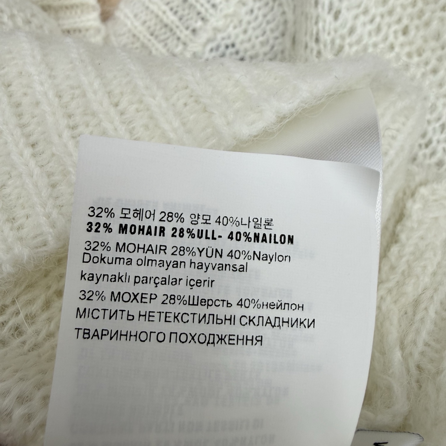 Miu家 26早秋新款 绞花针织毛衣，软糯针织面料，肌理感十足，菱格绞花麻花编织，复古氛围感，胸前刺绣品牌标识，简约精致