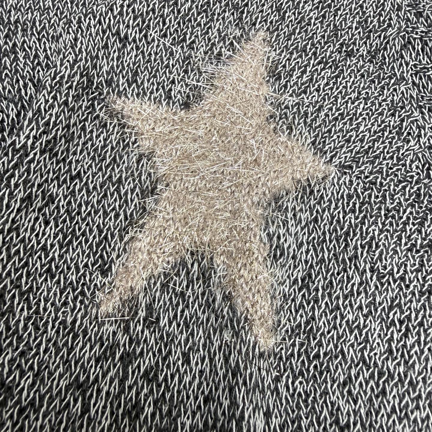 D家 26早秋新款 星星提花针织开衫，氛围感星星提花设计，毛边破碎下摆，随性松弛，V领单排扣门襟，穿脱自由，可敞开可扣穿