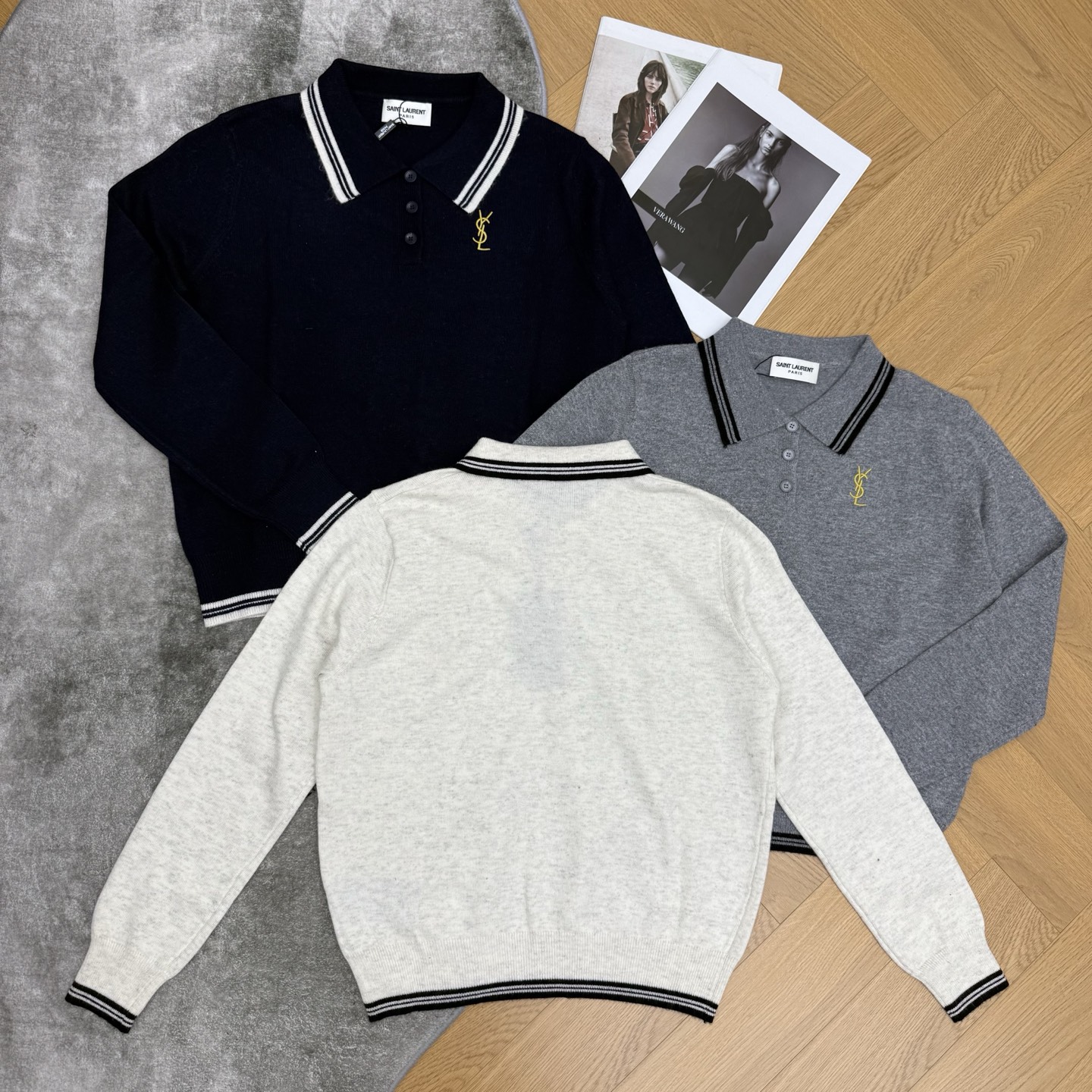 YS家 26早秋新款 Polo领针织长袖，经典Polo翻领，撞色条纹包边，胸口金色刺绣标识，精致低调有辨识度，半开扣门襟