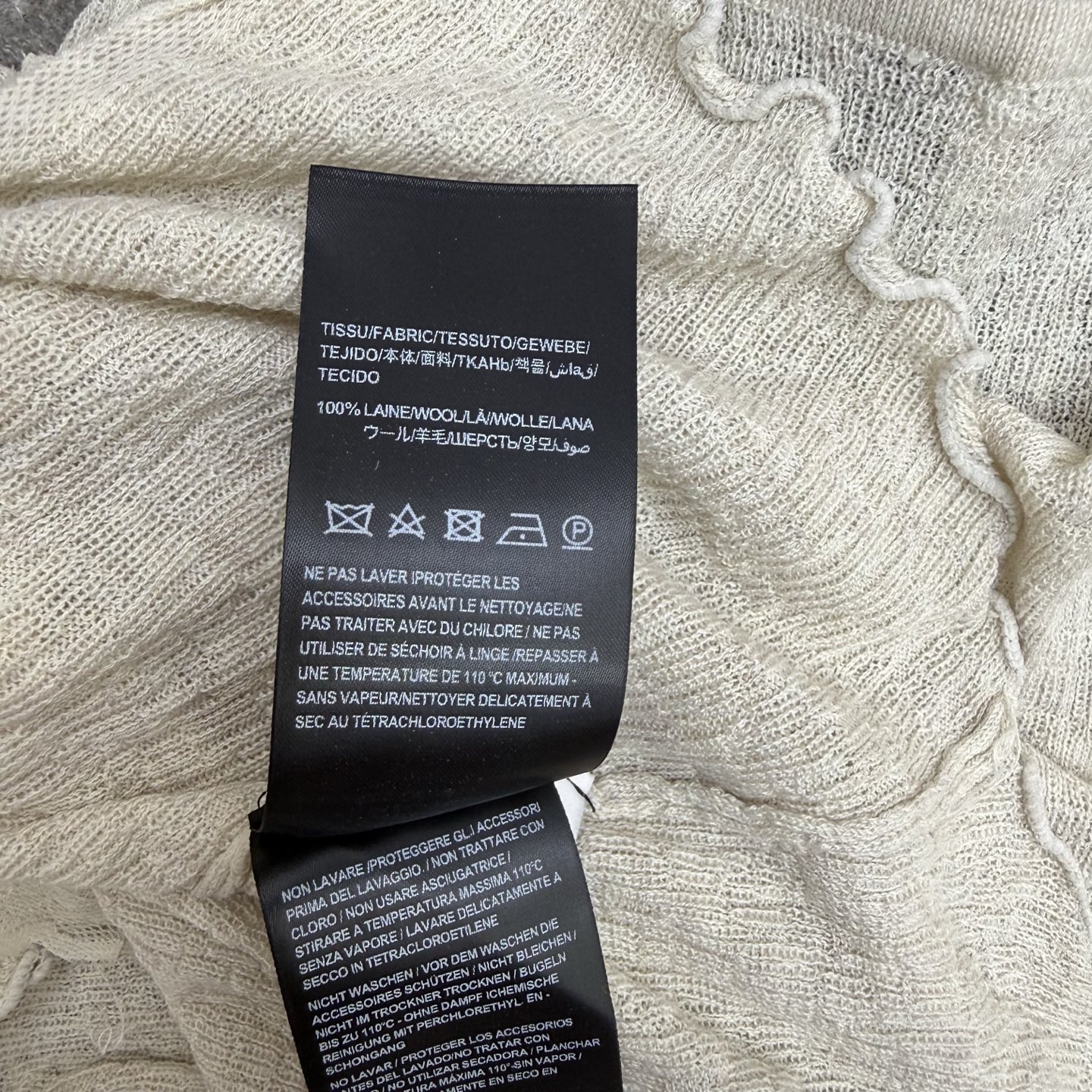 YS家 26早秋新款 蕾丝系带针织长袖上衣，轻薄透气针织面料，软糯亲肤不闷汗。精致木耳边蕾丝拼接V领，前襟蝴蝶结系带可自