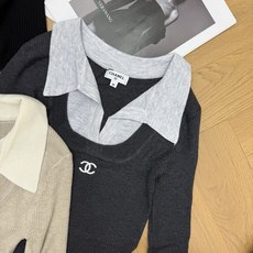 Chanel 26早秋新款 假两件撞色Polo领针织长袖,高弹竖坑条针织面料,柔软亲肤透气,弹力贴合身形不紧绷。双层拼接 Chanel 26早秋新款 假两件撞色Polo领针织长袖,高弹竖坑条针织面料,柔软亲肤透气,弹力贴合身形不紧绷。双层拼接