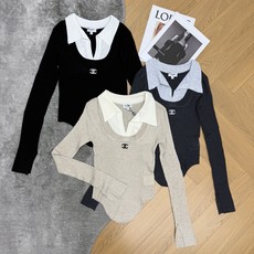 Chanel 26早秋新款 假两件撞色Polo领针织长袖,高弹竖坑条针织面料,柔软亲肤透气,弹力贴合身形不紧绷。双层拼接 Chanel 26早秋新款 假两件撞色Polo领针织长袖,高弹竖坑条针织面料,柔软亲肤透气,弹力贴合身形不紧绷。双层拼接