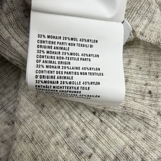 Miu 26早秋新款 杂点肌理V领针织上衣,花纱杂点面料自带随性质感,竖坑条肌理弹力十足,柔软透气不闷肤。小开叉V领简约 Miu 26早秋新款 杂点肌理V领针织上衣,花纱杂点面料自带随性质感,竖坑条肌理弹力十足,柔软透气不闷肤。小开叉V领简约