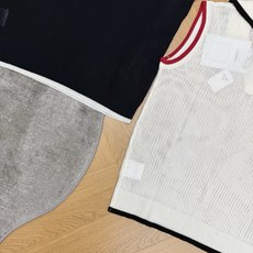 小香家 26夏季新款 Polo无袖针织背心,镂空网眼针织面料,轻盈透气,夏日单穿不闷汗,亲肤软糯。,经典撞色包边设计,黑 小香家 26夏季新款 Polo无袖针织背心,镂空网眼针织面料,轻盈透气,夏日单穿不闷汗,亲肤软糯。,经典撞色包边设计,黑