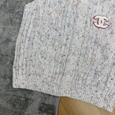 小香家 26早秋新款 杂色绞花针织马甲|温柔复古天花板✨杂点纱线针织面料,软糯亲肤透气不闷,混彩细碎彩点自带慵懒氛围感, 小香家 26早秋新款 杂色绞花针织马甲|温柔复古天花板✨杂点纱线针织面料,软糯亲肤透气不闷,混彩细碎彩点自带慵懒氛围感,