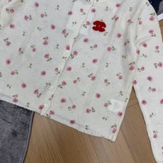 小香家 26早秋新款 玫瑰碎花针织开衫💐把法式玫瑰织进针织里,温柔氛围感直接拉满!定制轻薄透气针织纱线,软糯亲肤不扎身, 小香家 26早秋新款 玫瑰碎花针织开衫💐把法式玫瑰织进针织里,温柔氛围感直接拉满!定制轻薄透气针织纱线,软糯亲肤不扎身,