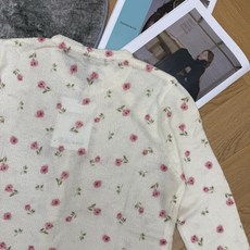 小香家 26早秋新款 玫瑰碎花针织开衫💐把法式玫瑰织进针织里,温柔氛围感直接拉满!定制轻薄透气针织纱线,软糯亲肤不扎身, 小香家 26早秋新款 玫瑰碎花针织开衫💐把法式玫瑰织进针织里,温柔氛围感直接拉满!定制轻薄透气针织纱线,软糯亲肤不扎身,