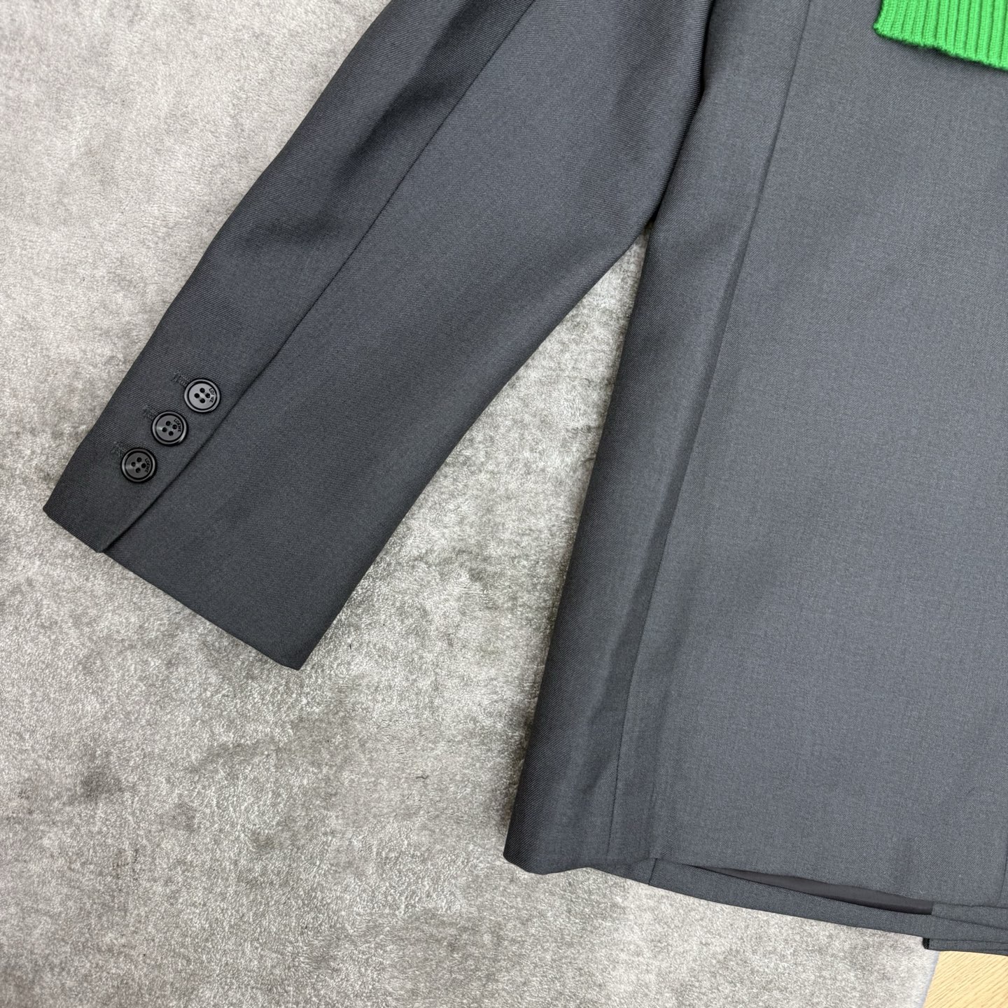 LW家 26早秋新款 撞色海军领外套 垂顺挺括面料 上身利落显瘦 可拆卸撞色海军领设计 轻松打造层次感 经典双排扣剪裁 