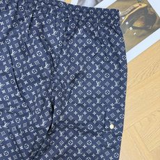 L家 2026早秋新款 满印老花工装阔腿裤 藏着随性大气的时髦格调 满印老花印花肌理清晰 色调复古沉稳 印花均匀精致 自 L家 2026早秋新款 满印老花工装阔腿裤 藏着随性大气的时髦格调 满印老花印花肌理清晰 色调复古沉稳 印花均匀精致 自