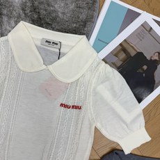 Miu家 26夏季新款 翻领针织中袖上衣,超细精纺针织面料,轻薄通透、透气不闷,自带柔和肌理感,经典翻领+微泡泡五分袖, Miu家 26夏季新款 翻领针织中袖上衣,超细精纺针织面料,轻薄通透、透气不闷,自带柔和肌理感,经典翻领+微泡泡五分袖,