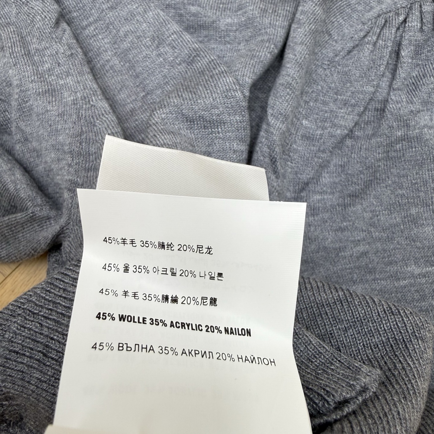 Miu家 26夏季新款 翻领针织中袖上衣,超细精纺针织面料,轻薄通透、透气不闷,自带柔和肌理感,经典翻领+微泡泡五分袖, Miu家 26夏季新款 翻领针织中袖上衣,超细精纺针织面料,轻薄通透、透气不闷,自带柔和肌理感,经典翻领+微泡泡五分袖,