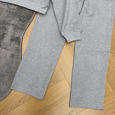 L家 2026早秋新款 双面穿连帽休闲套装 一套解锁两种穿搭风格 短款连帽拉链外套设计 一面简约纯色干净大气 另一面满印 L家 2026早秋新款 双面穿连帽休闲套装 一套解锁两种穿搭风格 短款连帽拉链外套设计 一面简约纯色干净大气 另一面满印