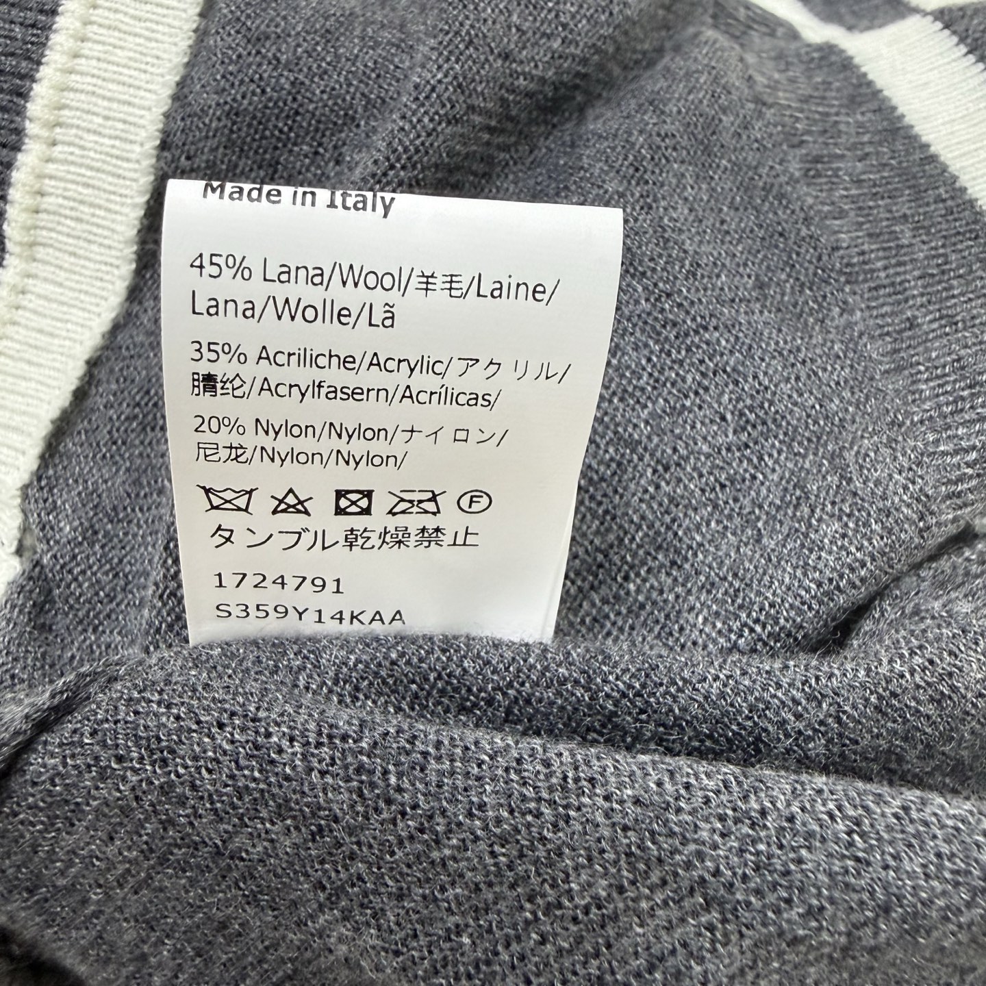 LW家 26早秋新款 插肩针织开衫，细腻针织面料，轻盈透气不闷肤，经典撞色包边设计，胸口标志性刺绣标识，辨识度拉满，圆领