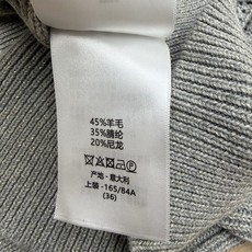 D家 26夏季新款 Polo领镂空针织开衫,Polo小翻领V型门襟,利落清爽的休闲调性,全身竖条镂空网眼织纹,通透透气, D家 26夏季新款 Polo领镂空针织开衫,Polo小翻领V型门襟,利落清爽的休闲调性,全身竖条镂空网眼织纹,通透透气,