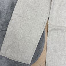 小香家 2026早秋新款 亚麻阔腿长裤 自带松弛高级质感 腰头搭配精致金属扣 点缀整体格调 前侧假口袋设计 定制亚麻混纺 小香家 2026早秋新款 亚麻阔腿长裤 自带松弛高级质感 腰头搭配精致金属扣 点缀整体格调 前侧假口袋设计 定制亚麻混纺