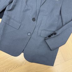 TB家 2026早秋新款 学院风休闲西装外套 经典平驳领版型 利落大气 胸袋点缀标志性红白蓝织带 内里撞色竖条纹内衬 简 TB家 2026早秋新款 学院风休闲西装外套 经典平驳领版型 利落大气 胸袋点缀标志性红白蓝织带 内里撞色竖条纹内衬 简