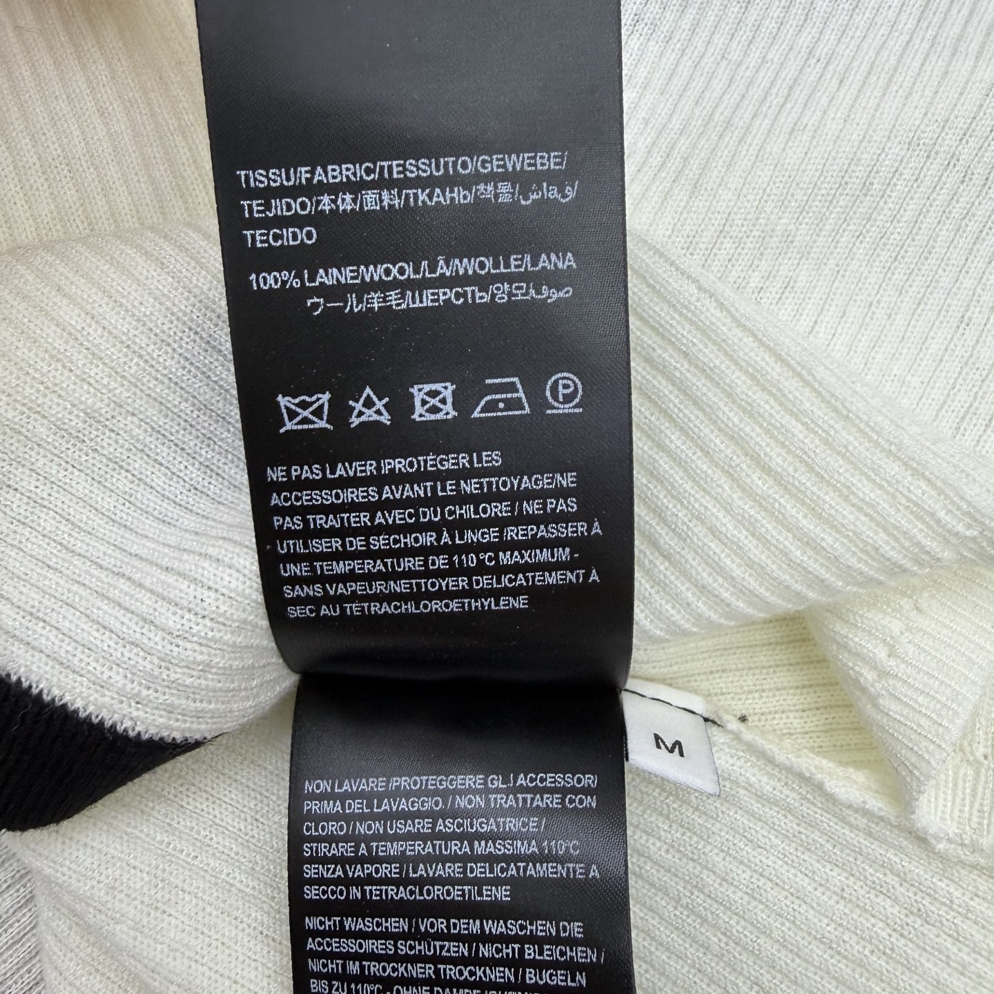 YSL家 26夏季新款 撞色边刺绣针织开衫，精致黑白撞色包边设计，简约又很有层次感，坑条针织面料，柔软亲肤，轻薄透气，春