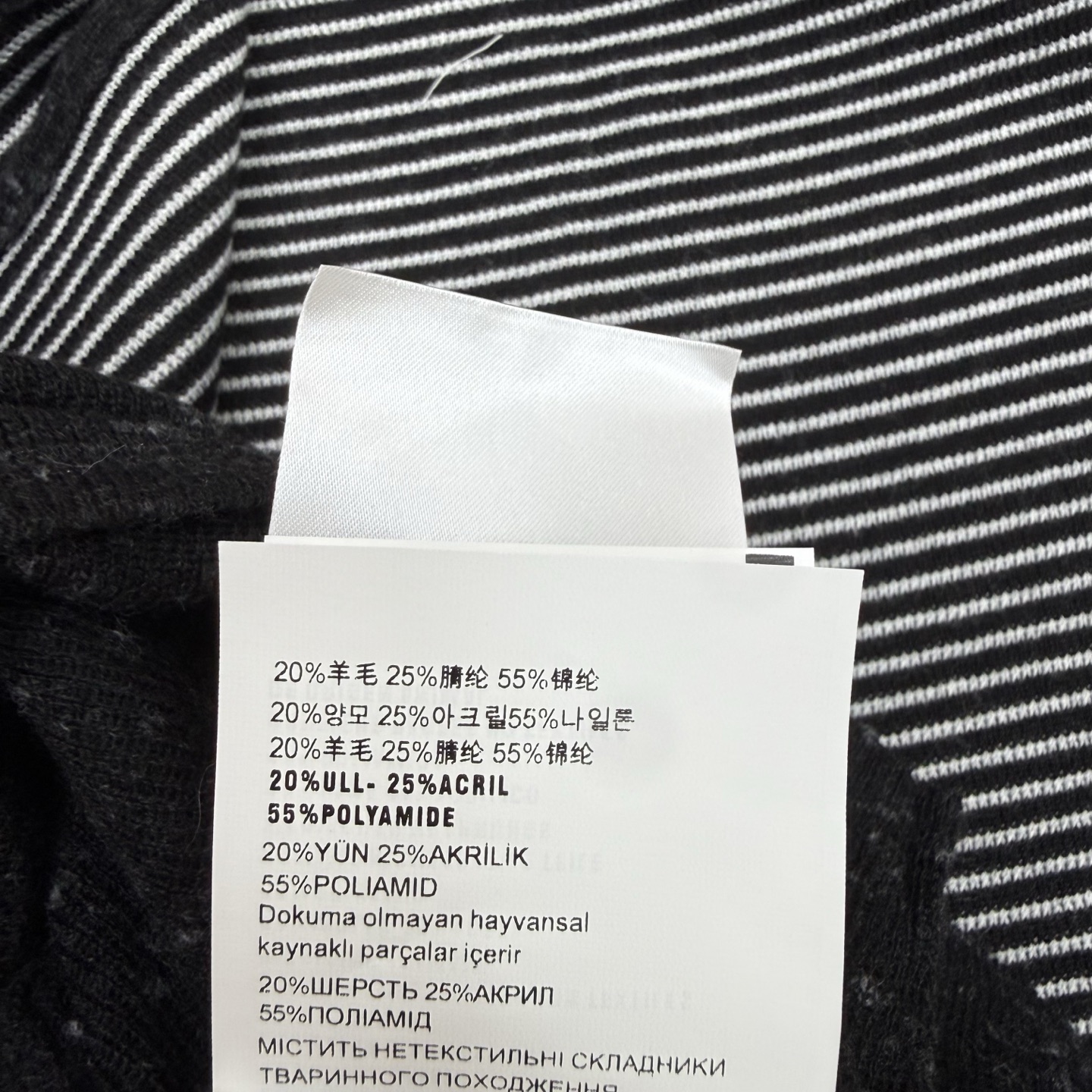 Miu家 26夏季新款 杂纱绑带开衫+条纹吊带两件套。杂点纱线针织面料,轻盈软糯,透气亲肤,夏日穿着清爽舒适,V领侧绑带 Miu家 26夏季新款 杂纱绑带开衫+条纹吊带两件套。杂点纱线针织面料,轻盈软糯,透气亲肤,夏日穿着清爽舒适,V领侧绑带