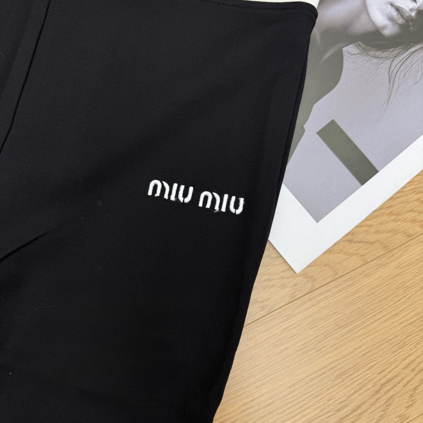 MIU家 2026早秋新款 撞色腰头修身打底裤 经典显瘦的修身小黑裤 简约自带少女休闲气质 日常穿搭刚需单品 撞色条纹宽 MIU家 2026早秋新款 撞色腰头修身打底裤 经典显瘦的修身小黑裤 简约自带少女休闲气质 日常穿搭刚需单品 撞色条纹宽