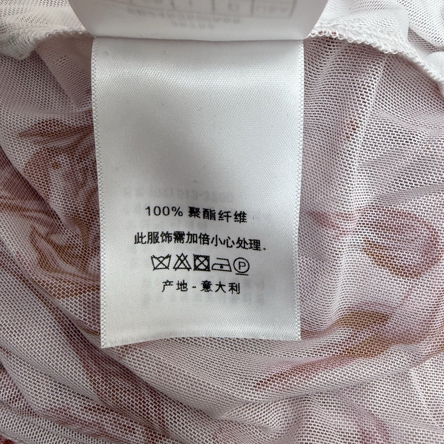 Dio*🏠 2026早秋新款 飞鸟印花网纱打底 氛围感满满的网纱长袖打底衫 自带轻薄通透质感 早秋叠穿刚需单品 满幅复古 Dio*🏠 2026早秋新款 飞鸟印花网纱打底 氛围感满满的网纱长袖打底衫 自带轻薄通透质感 早秋叠穿刚需单品 满幅复古