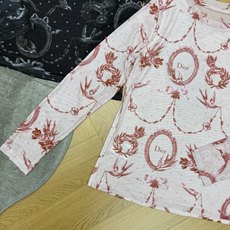 Dio*🏠 2026早秋新款 飞鸟印花网纱打底 氛围感满满的网纱长袖打底衫 自带轻薄通透质感 早秋叠穿刚需单品 满幅复古 Dio*🏠 2026早秋新款 飞鸟印花网纱打底 氛围感满满的网纱长袖打底衫 自带轻薄通透质感 早秋叠穿刚需单品 满幅复古