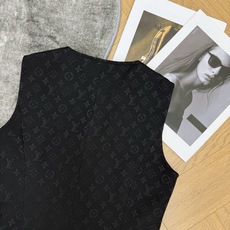 LOUISV*🏠 2026早秋新款 暗纹提花收腰马甲 定制YB进口斜纹棉牛仔面料 质地透气舒适 沿用圆领开襟拉链搭配 LOUISV*🏠 2026早秋新款 暗纹提花收腰马甲 定制YB进口斜纹棉牛仔面料 质地透气舒适 沿用圆领开襟拉链搭配
