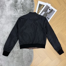 LOUISV*🏠 2026早秋新款 双面穿老花棒球外套 复古轻奢风双面穿棒球外套 一面纯色棒球领设计 金属拉链开合 两侧 LOUISV*🏠 2026早秋新款 双面穿老花棒球外套 复古轻奢风双面穿棒球外套 一面纯色棒球领设计 金属拉链开合 两侧