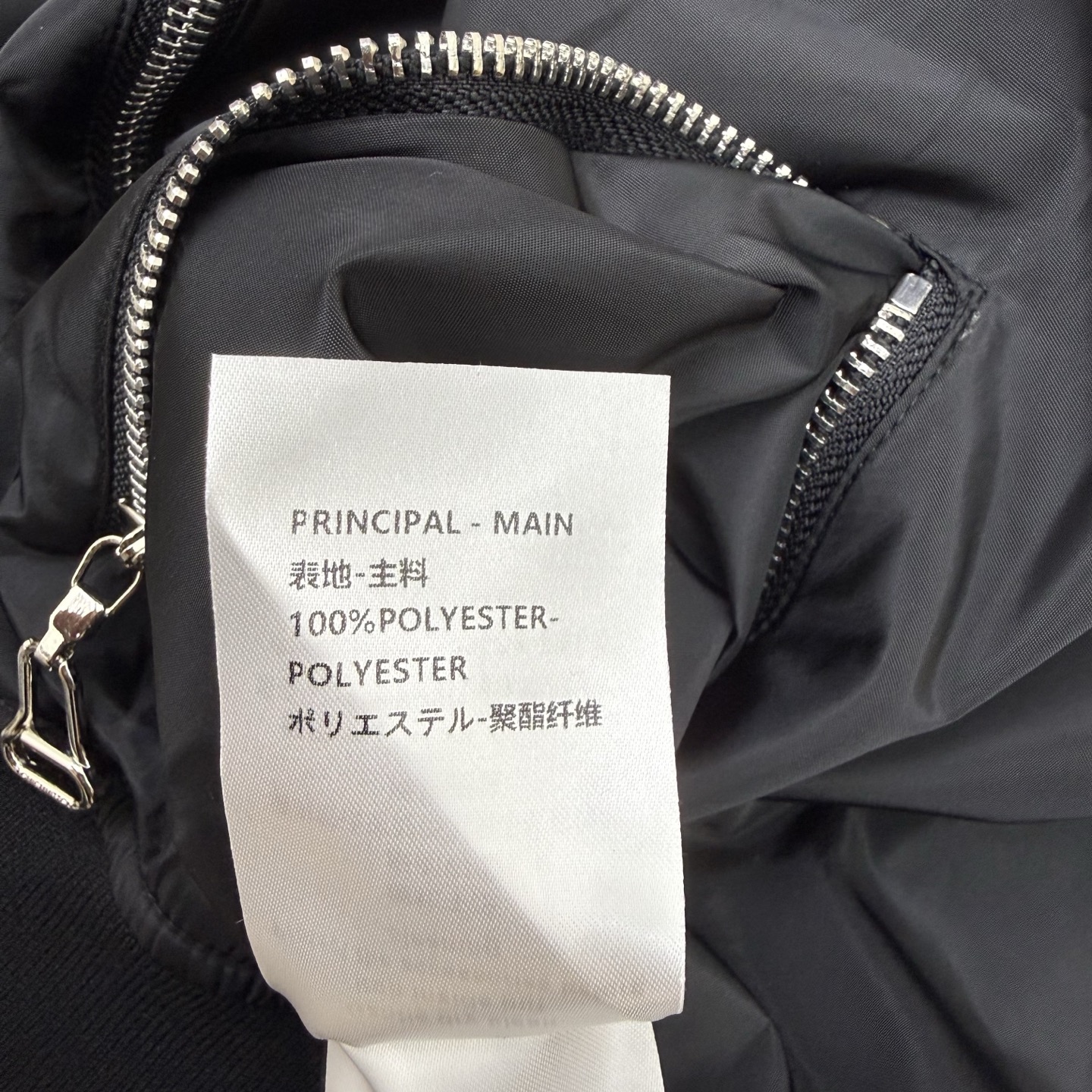 LOUISV*🏠 2026早秋新款 双面穿老花棒球外套 复古轻奢风双面穿棒球外套 一面纯色棒球领设计 金属拉链开合 两侧 LOUISV*🏠 2026早秋新款 双面穿老花棒球外套 复古轻奢风双面穿棒球外套 一面纯色棒球领设计 金属拉链开合 两侧