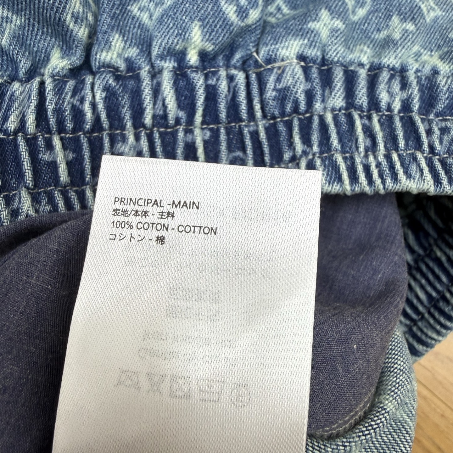 LOUISV*🏠 2026早秋新款 老花提花牛仔短裤 复古氛围感老花牛仔短裤 甜美又显贵 定制水洗牛仔面料 满幅老花暗纹