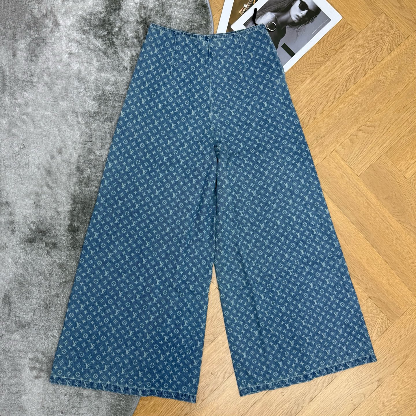 LOUISV*🏠 2026早秋新款 老花提花阔腿牛仔裤 复古感满满的老花提花阔腿牛仔裤 自带松弛大牌氛围感 定制提花水洗 LOUISV*🏠 2026早秋新款 老花提花阔腿牛仔裤 复古感满满的老花提花阔腿牛仔裤 自带松弛大牌氛围感 定制提花水洗