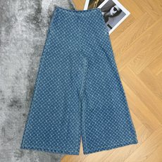 LOUISV*🏠 2026早秋新款 老花提花阔腿牛仔裤 复古感满满的老花提花阔腿牛仔裤 自带松弛大牌氛围感 定制提花水洗 LOUISV*🏠 2026早秋新款 老花提花阔腿牛仔裤 复古感满满的老花提花阔腿牛仔裤 自带松弛大牌氛围感 定制提花水洗