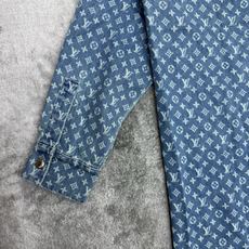 LOUISV*🏠 2026早秋新款 老花牛仔衬衫连衣裙 经典翻领衬衫式牛仔裙 自带复古松弛的轻奢格调 定制水洗牛仔面料 LOUISV*🏠 2026早秋新款 老花牛仔衬衫连衣裙 经典翻领衬衫式牛仔裙 自带复古松弛的轻奢格调 定制水洗牛仔面料
