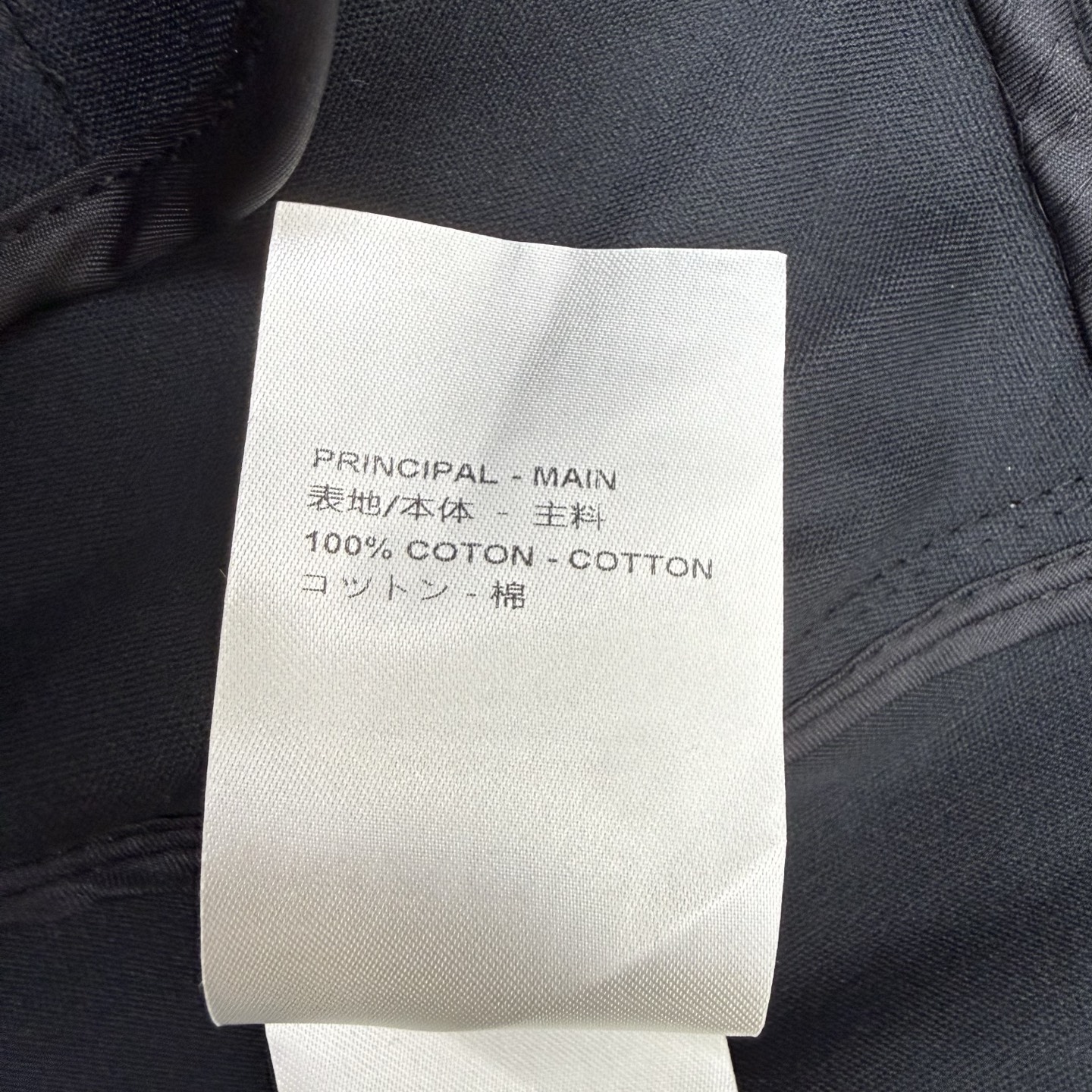 L家 26早秋新款 拼接老花风衣外套 挺括有型的棉质面料质感高级不易皱 老花印花拼接大翻领 袖口同元素细节呼应 层次感十