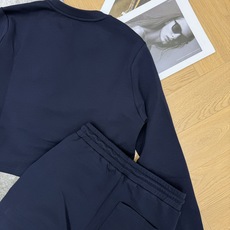 Dio*🏠 2026早秋新款 刺绣休闲卫衣套装 轻松拿捏松弛时髦氛围 整套穿搭不用费心搭配 自带利落随性的气质 短款圆领 Dio*🏠 2026早秋新款 刺绣休闲卫衣套装 轻松拿捏松弛时髦氛围 整套穿搭不用费心搭配 自带利落随性的气质 短款圆领