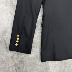 Dio*🏠 2026早秋新款 金扣西装外套 简约利落的版型自带高级质感 经典平驳领设计修饰颈部线条 凸显干练大气的气场 Dio*🏠 2026早秋新款 金扣西装外套 简约利落的版型自带高级质感 经典平驳领设计修饰颈部线条 凸显干练大气的气场