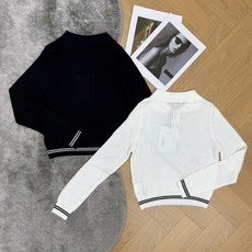小香家 26早秋新款 半拉链Polo镂空针织长袖,镂空绞花针织面料,透气软糯,肌理感满满,Polo翻领+半开金属拉链设计 小香家 26早秋新款 半拉链Polo镂空针织长袖,镂空绞花针织面料,透气软糯,肌理感满满,Polo翻领+半开金属拉链设计
