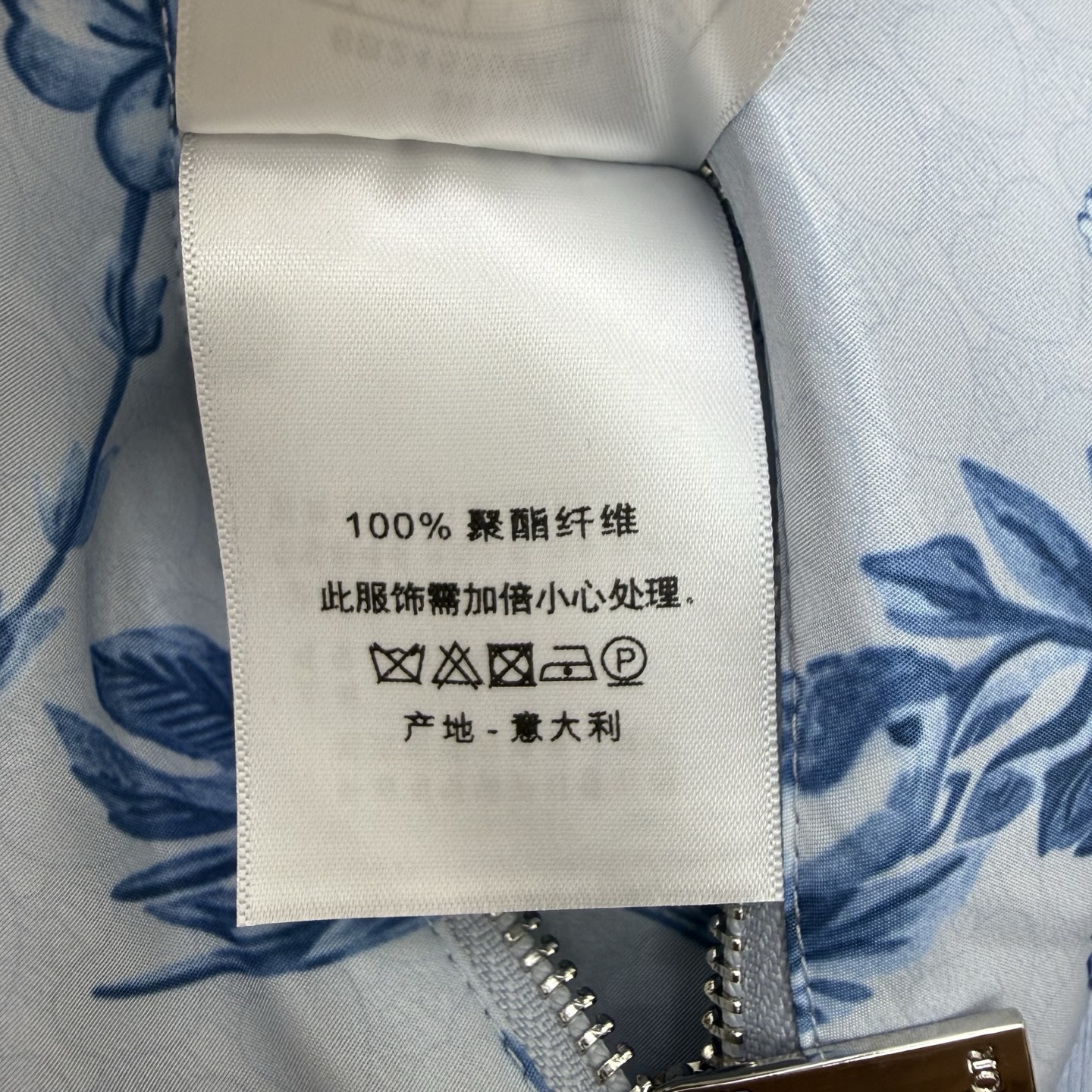 Dio*🏠 2026早秋新款 双面穿短款棒球外套 一款氛围感十足的双面穿棒球短外套 一衣两穿解锁两种穿搭风格 实用又高级