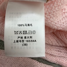 D家 26早秋新款 花卉刺绣薄针织开衫🌸圆领单排扣设计,通透镂空针织面料,轻盈透气,立体花卉刺绣点缀衣身,搭配经典小蜜蜂 D家 26早秋新款 花卉刺绣薄针织开衫🌸圆领单排扣设计,通透镂空针织面料,轻盈透气,立体花卉刺绣点缀衣身,搭配经典小蜜蜂